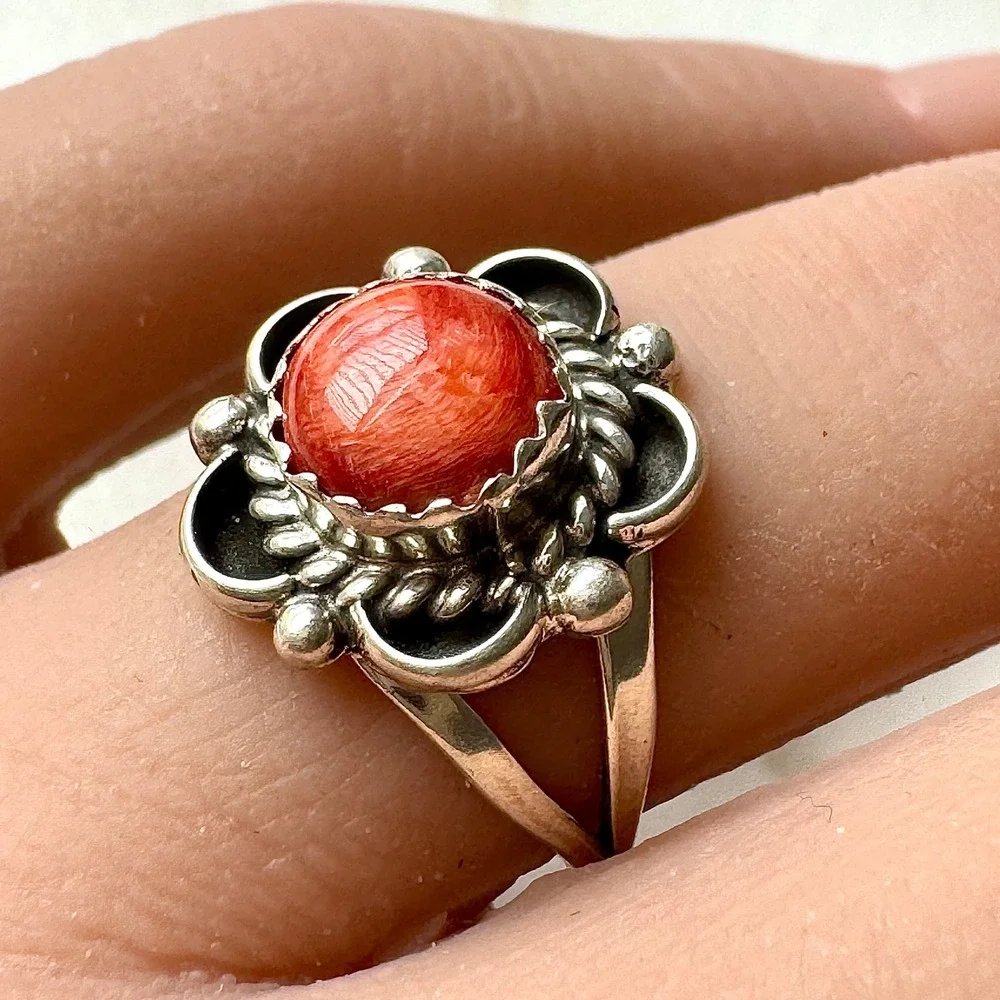 Navajo Flower Ring Red Spiny Oyster Sz 7 Sterling Silver Scalloped Native Amer
